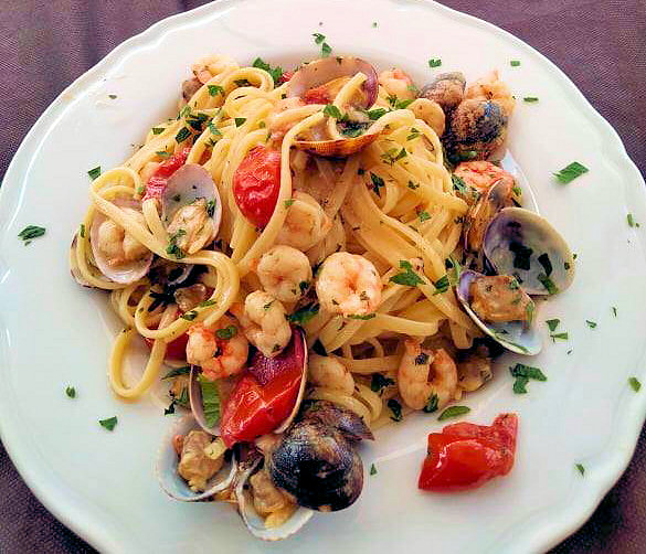 Spaghetti O Cavatelli Con Gamberi E Vongole